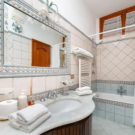 Casa Sara In Costiera Amalfitana Arola (Campania)