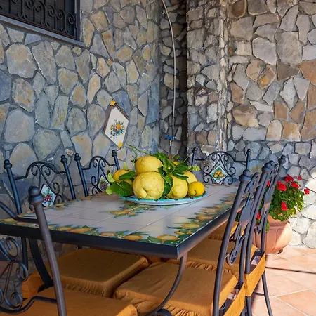 Casa de Férias Casa Sara In Costiera Amalfitana Arola (Campania)